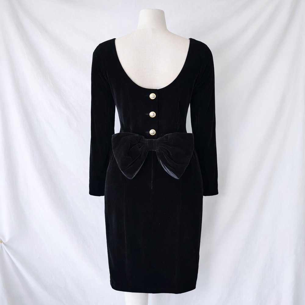 Vintage 90s Low Back Black Velvet Cocktail Dress Bow Pearl Buttons Size 6